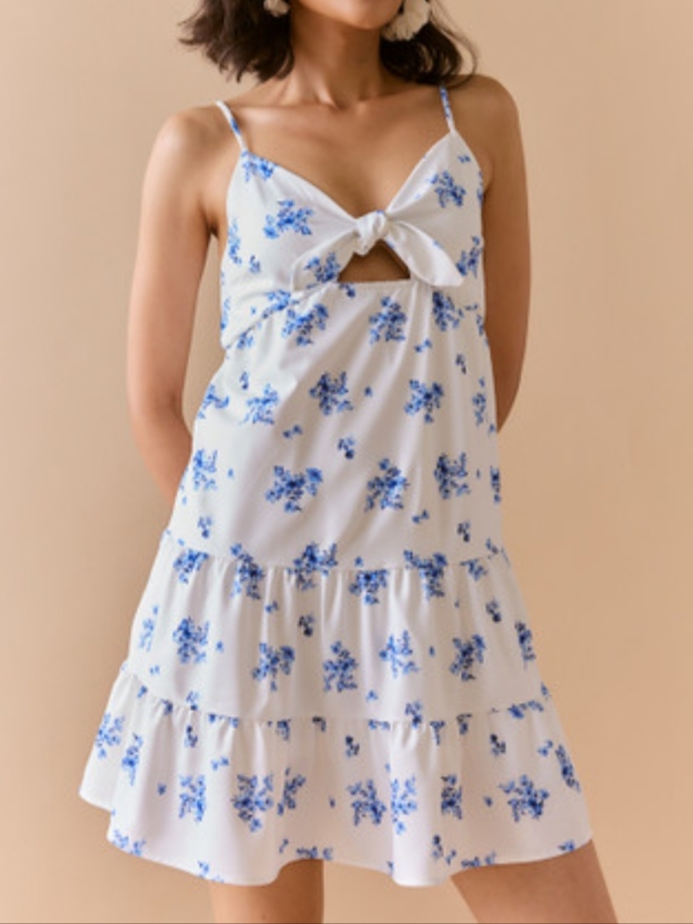 Francesca's mi ami white and blue floral sleeveless tie front tiered mini dress